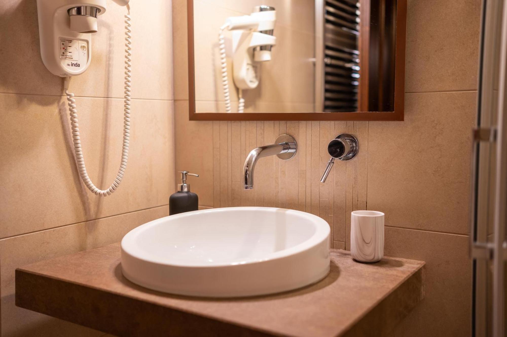 La Boheme Hotel Gythio Ngoại thất bức ảnh